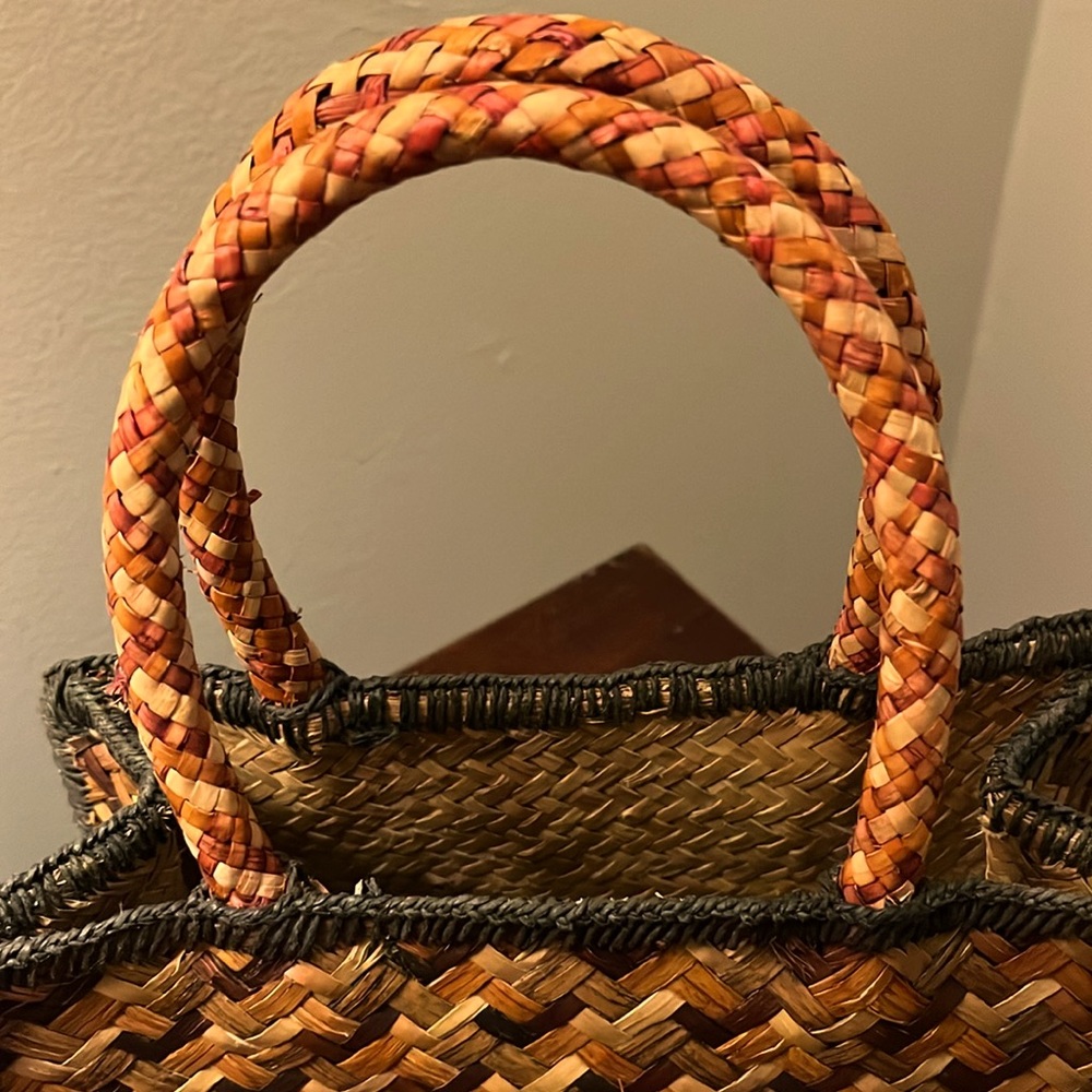 Woven VTG Handmade Tan and Brown Handbag - Picture 2 of 9